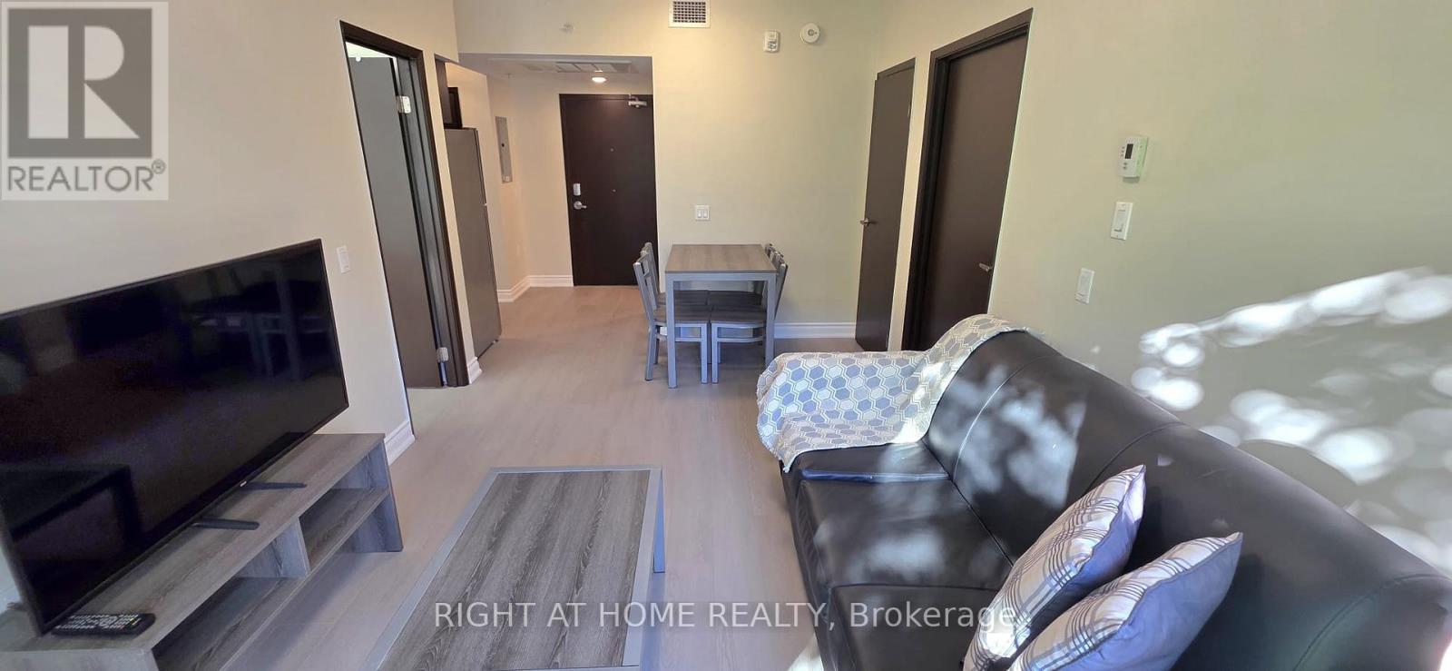 #206 275A LARCH STREET - 12
