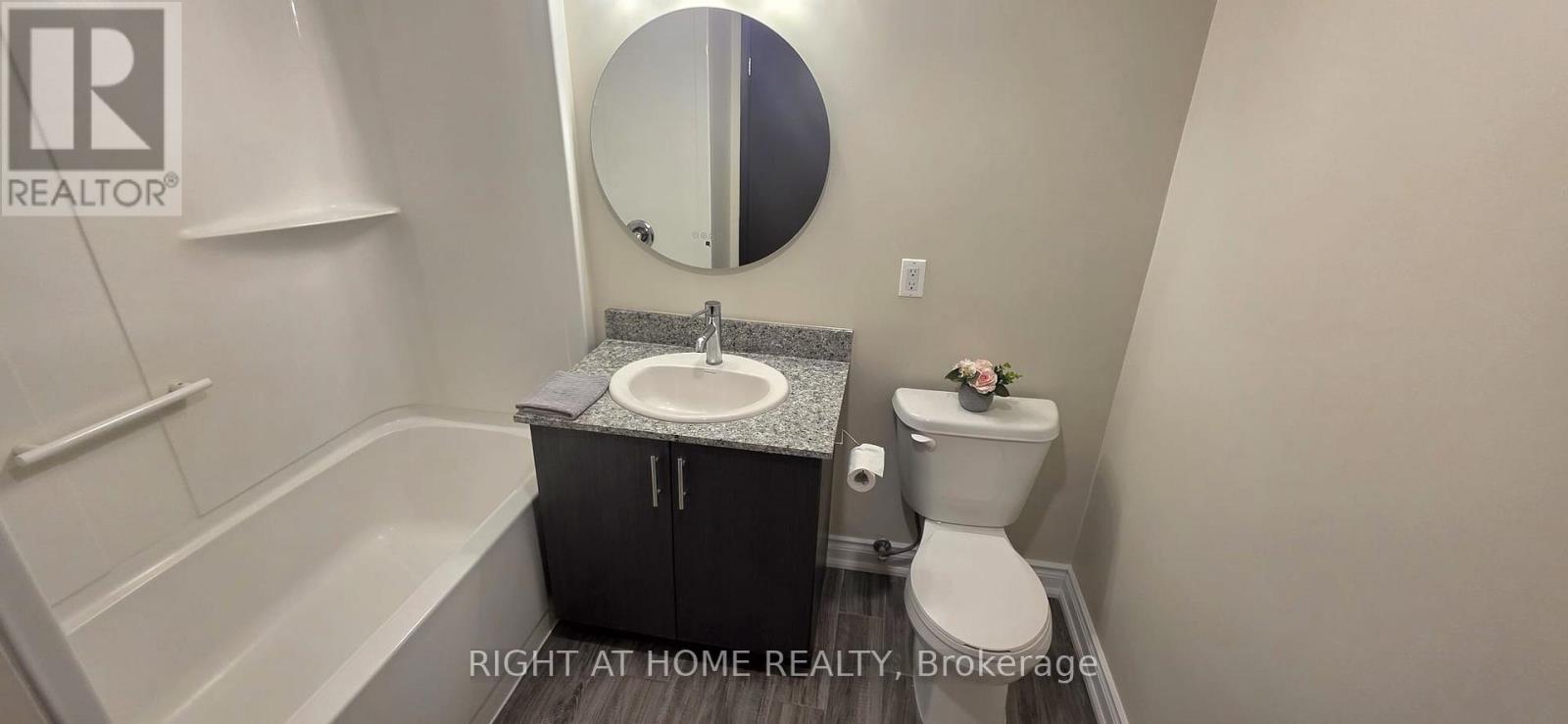 #206 275A LARCH STREET - 18