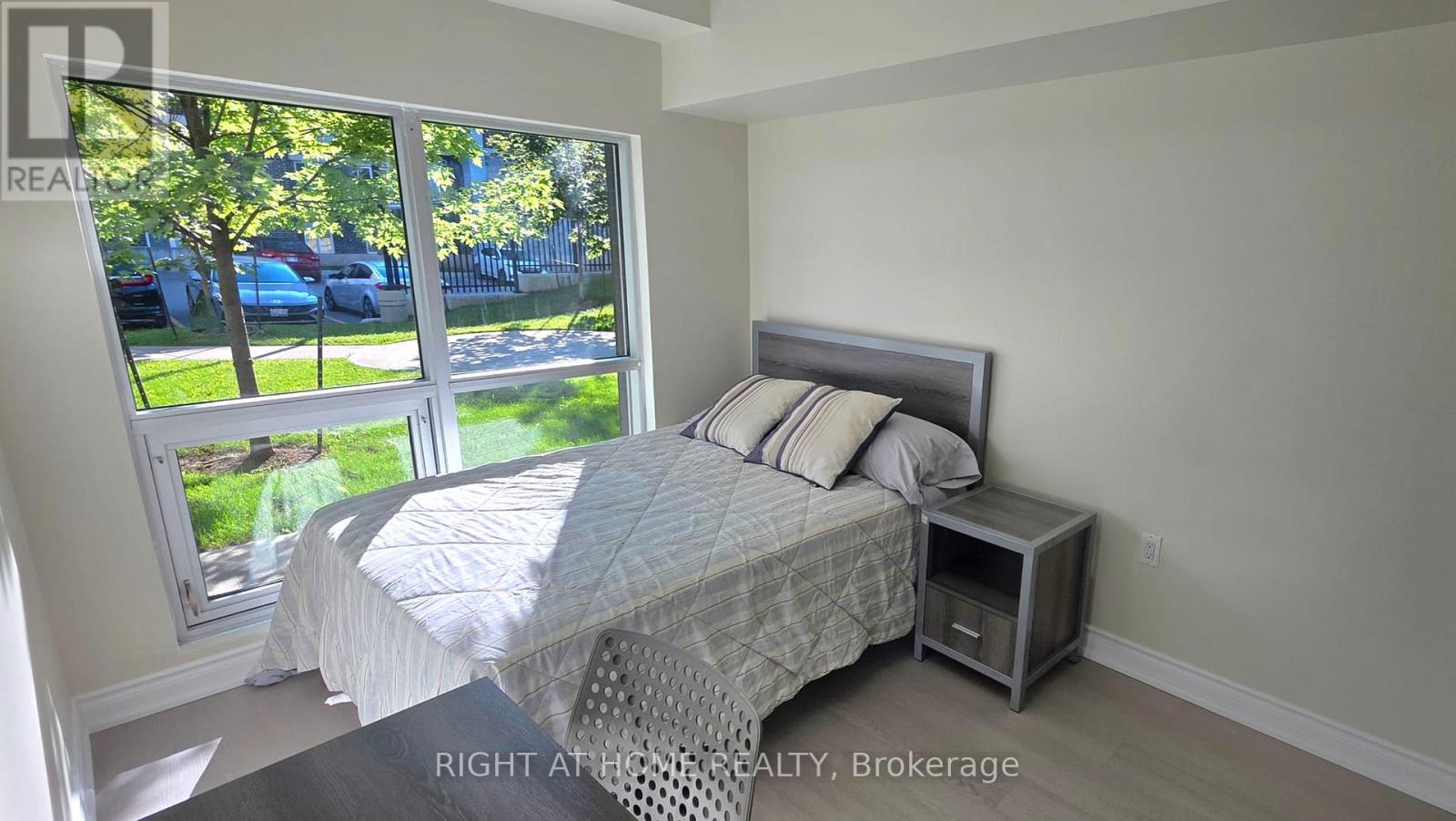 #206 275A LARCH STREET - 19