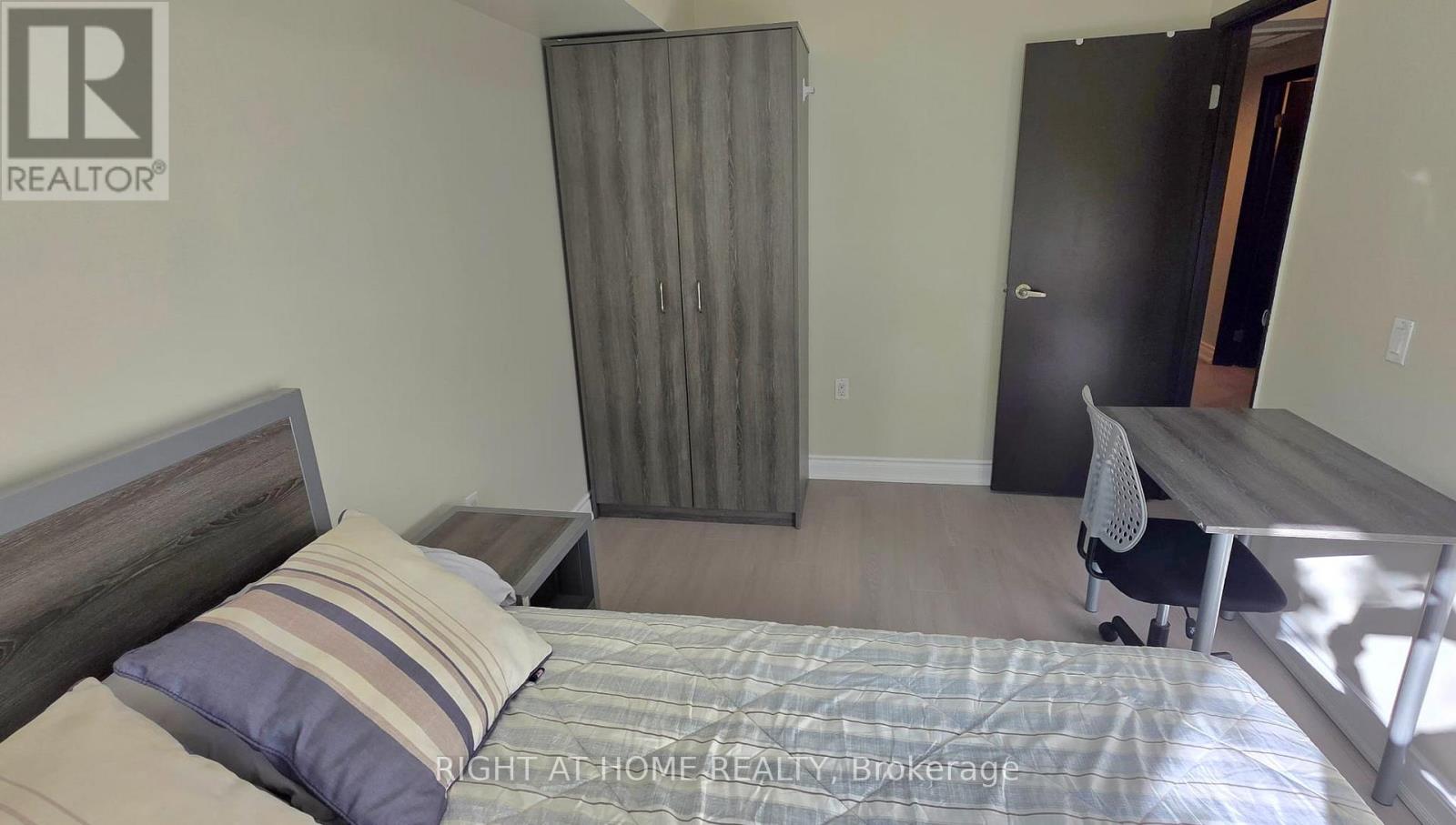 #206 275A LARCH STREET - 21