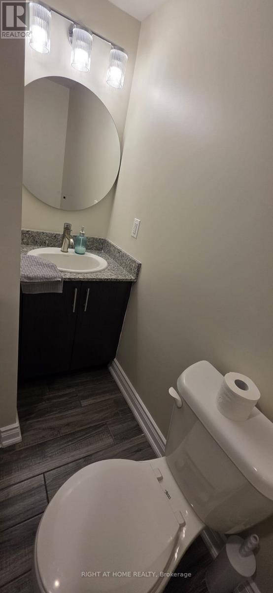 #206 275A LARCH STREET - 23