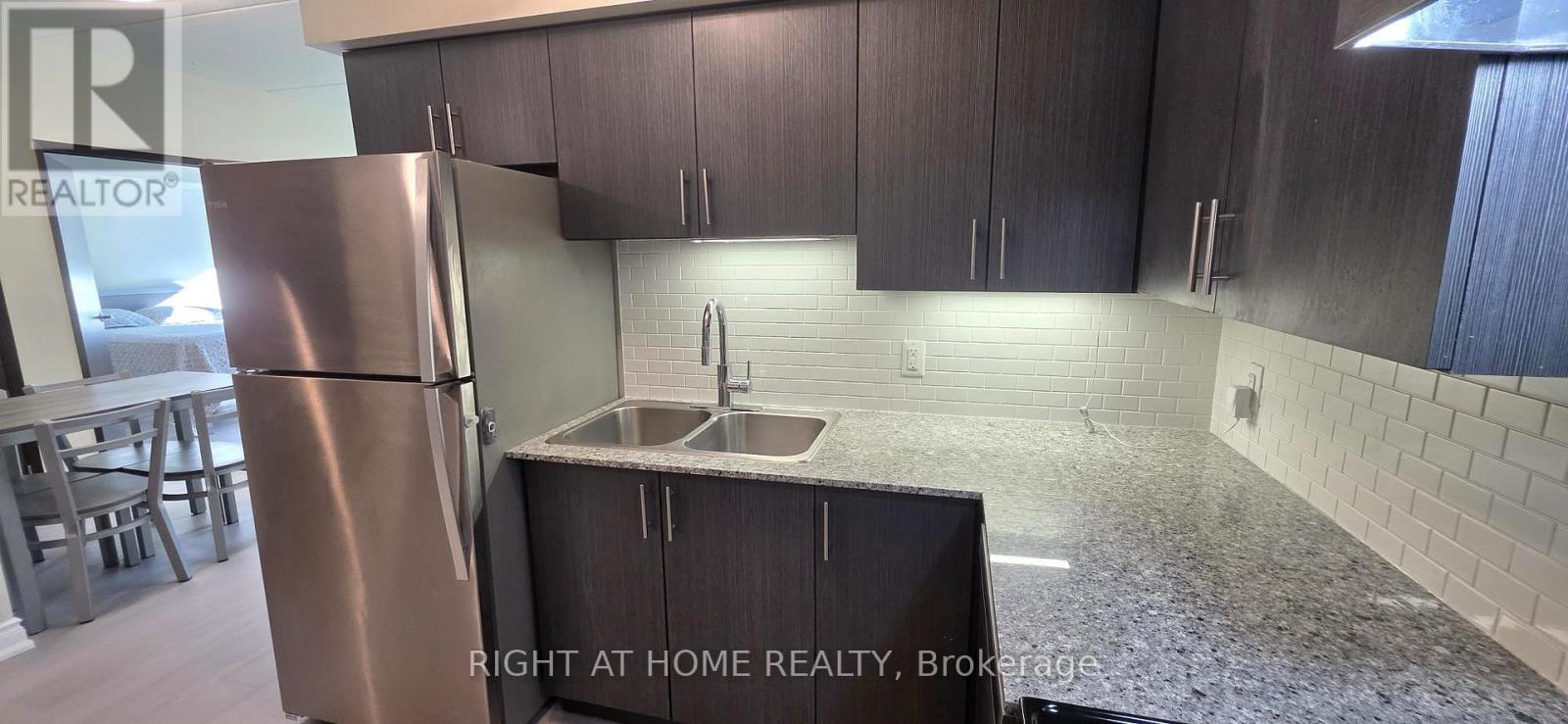 #206 275A LARCH STREET - 9