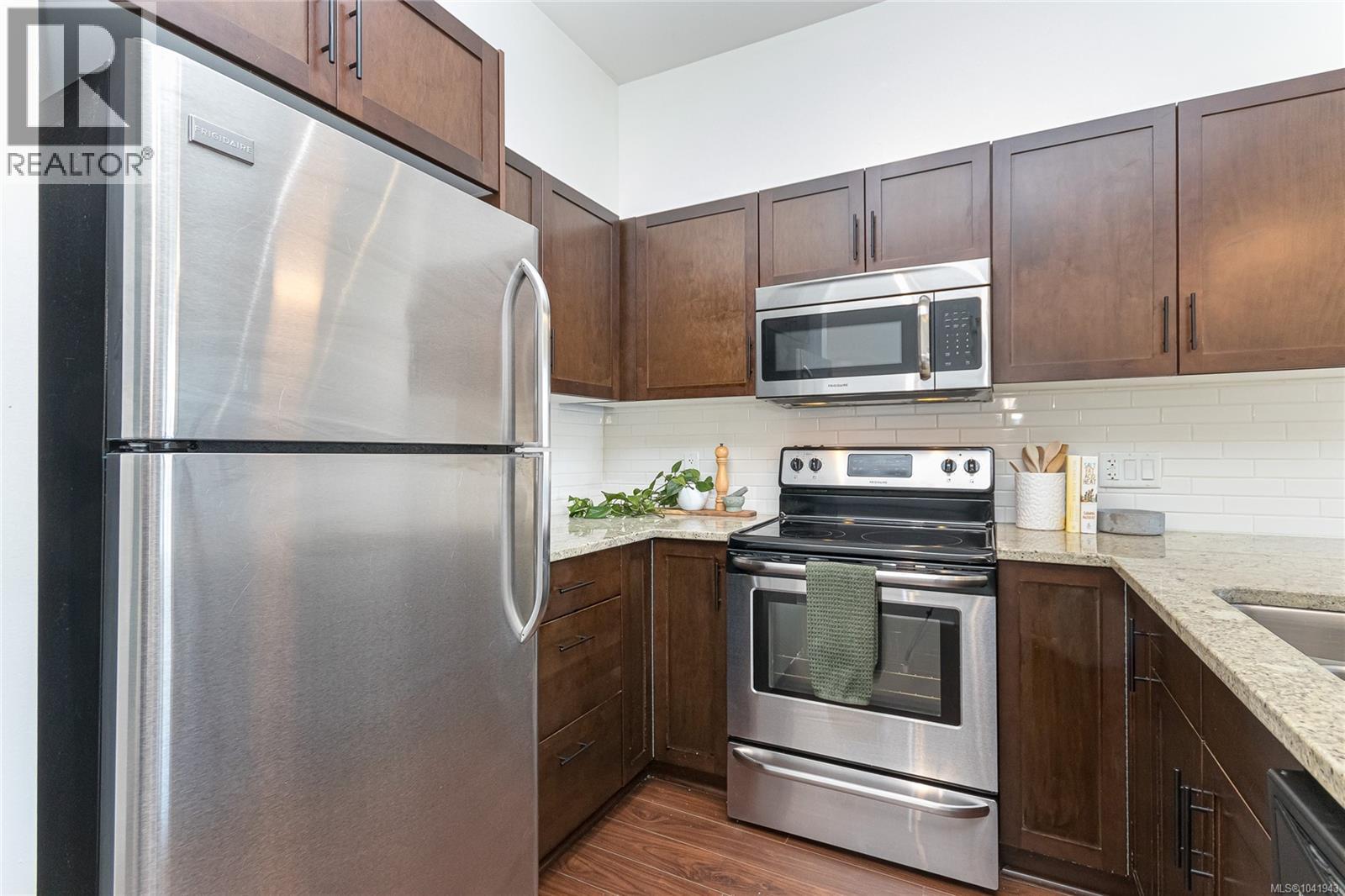 #413 662 Goldstream Ave - 11