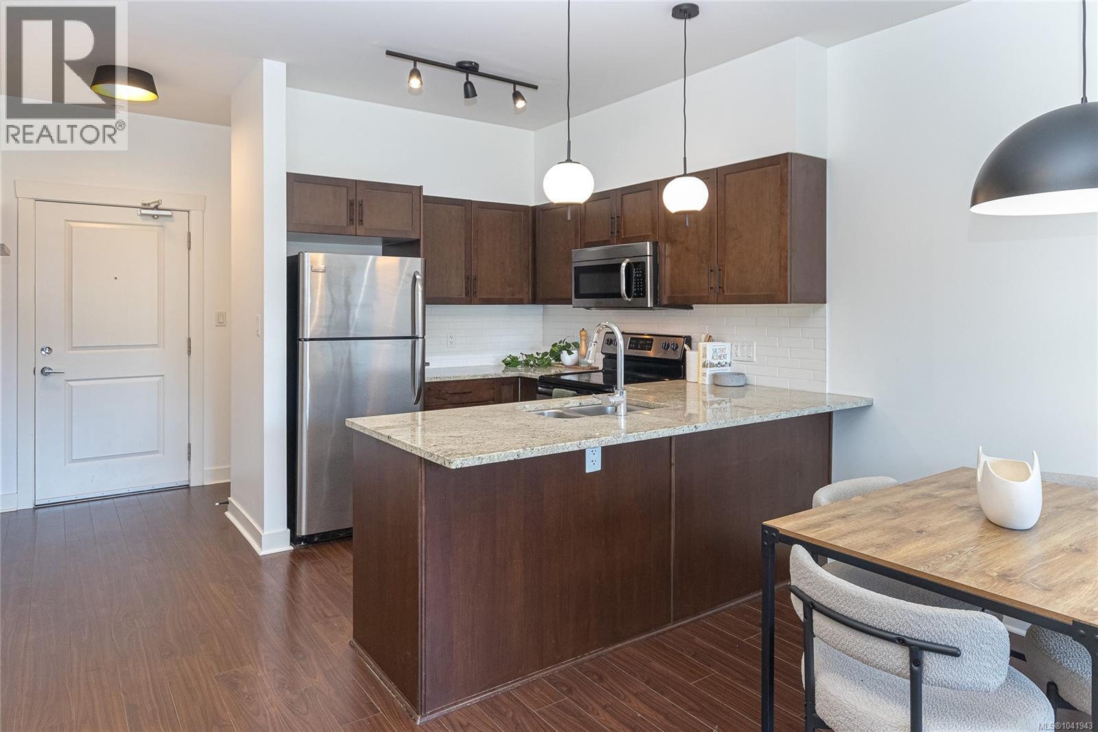 #413 662 Goldstream Ave - 12