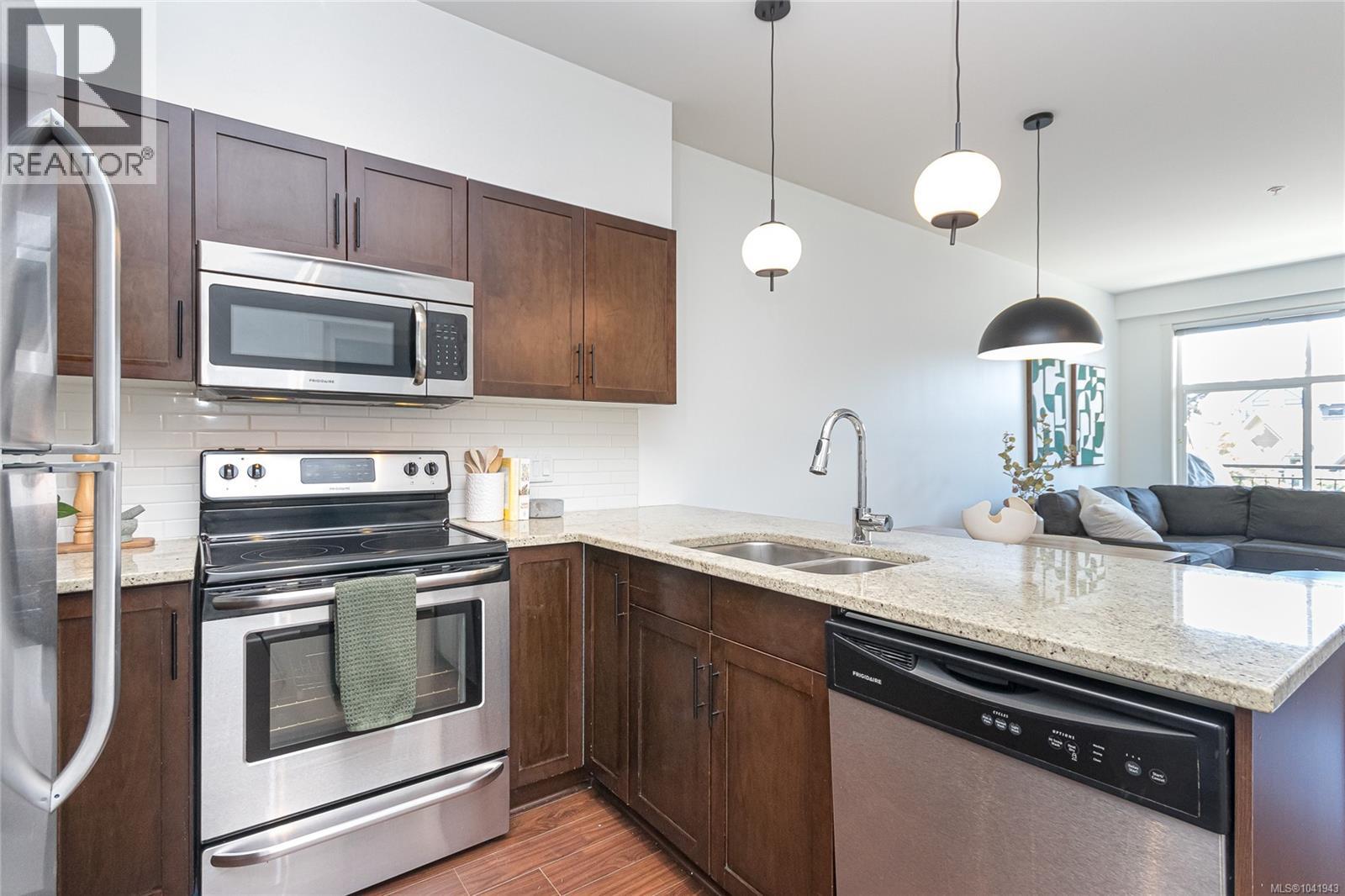 #413 662 Goldstream Ave - 13