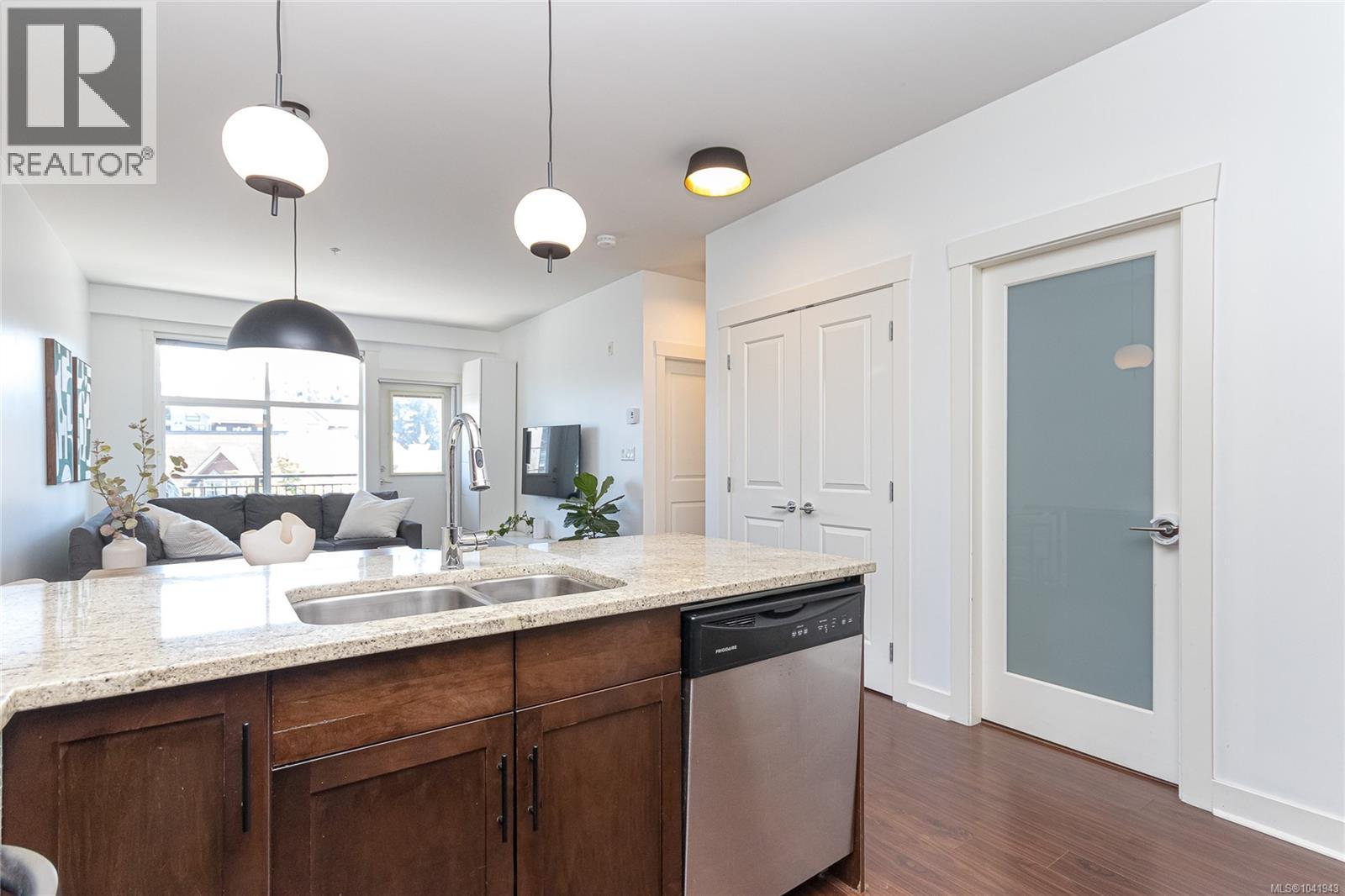 #413 662 Goldstream Ave - 16