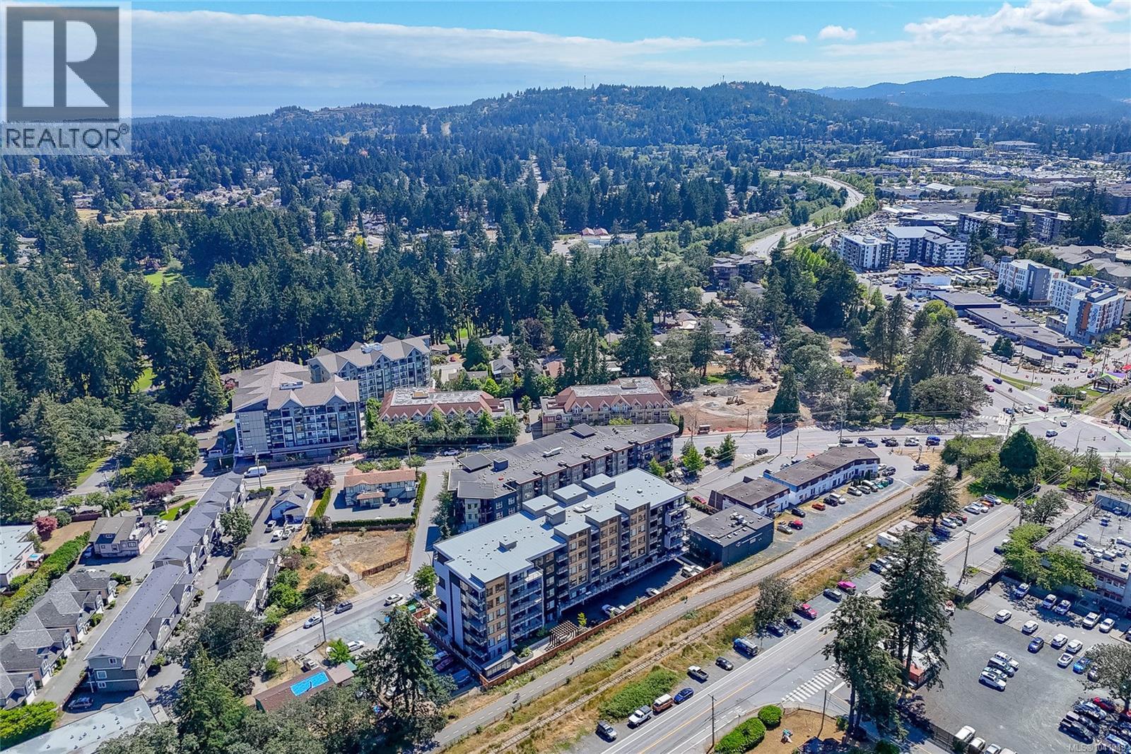#413 662 Goldstream Ave - 33