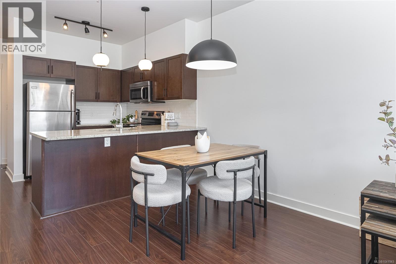 #413 662 Goldstream Ave - 8