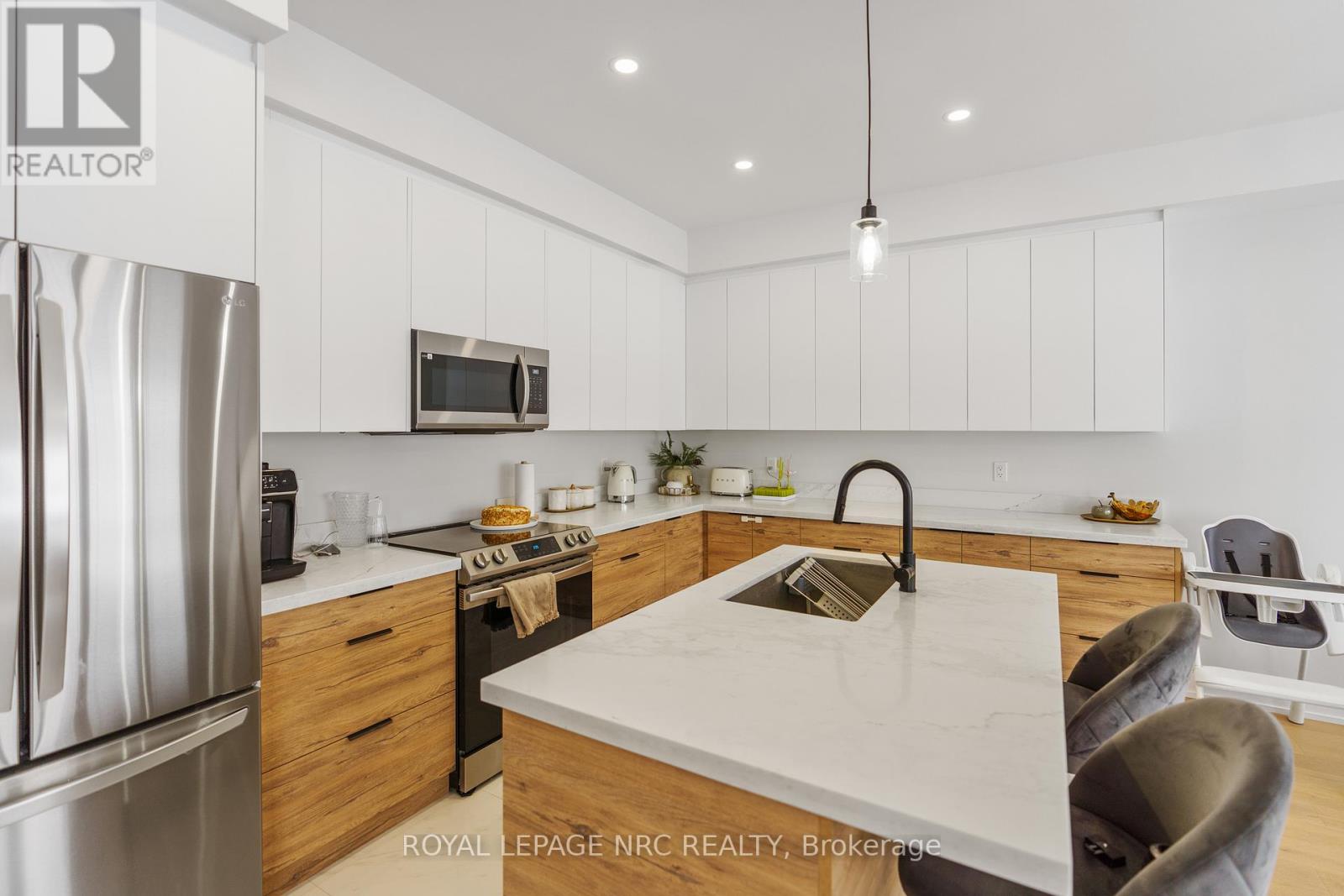 7386 SPLENDOUR DRIVE - 9