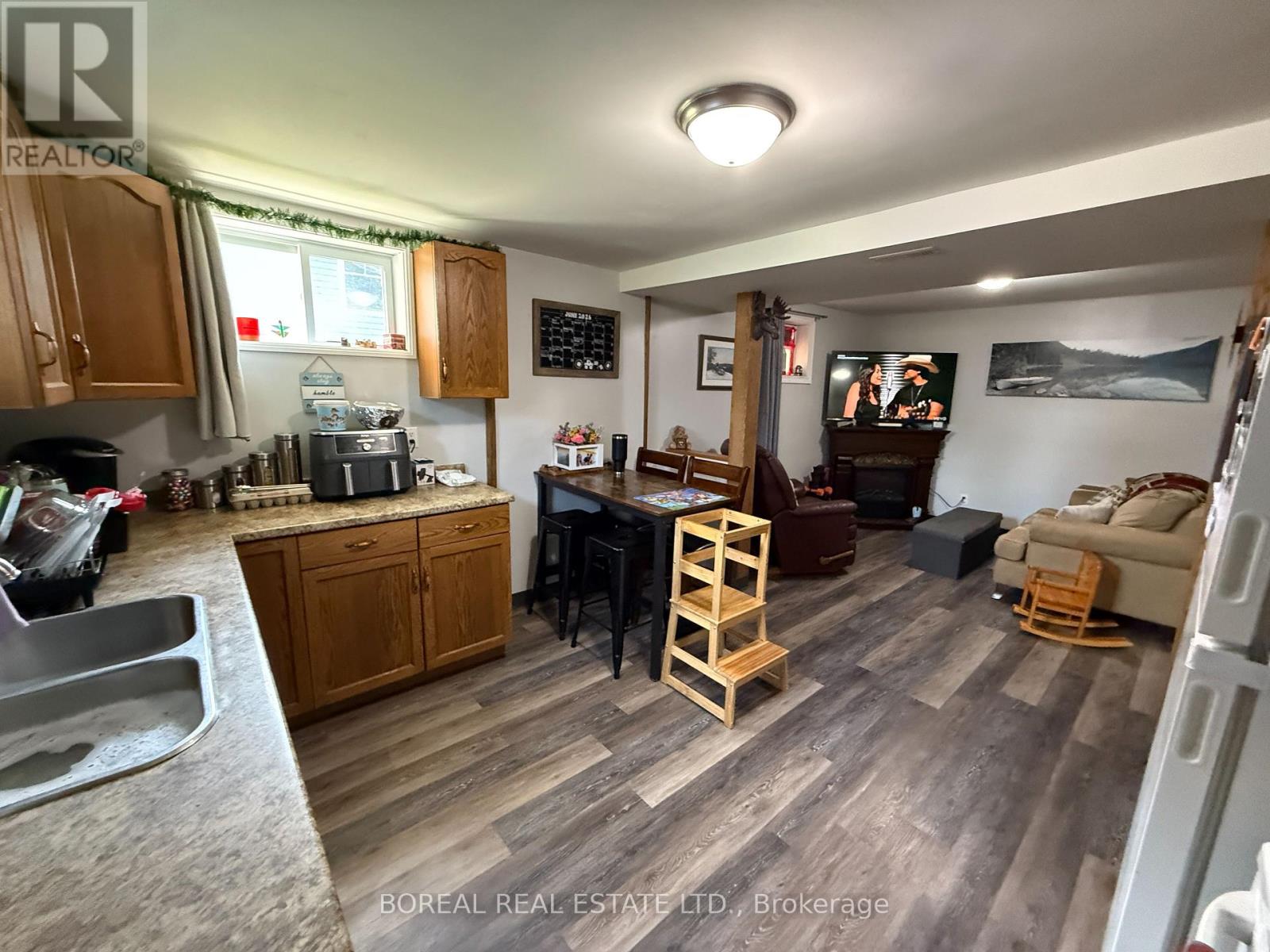 50 VICTORIA AVENUE - 23