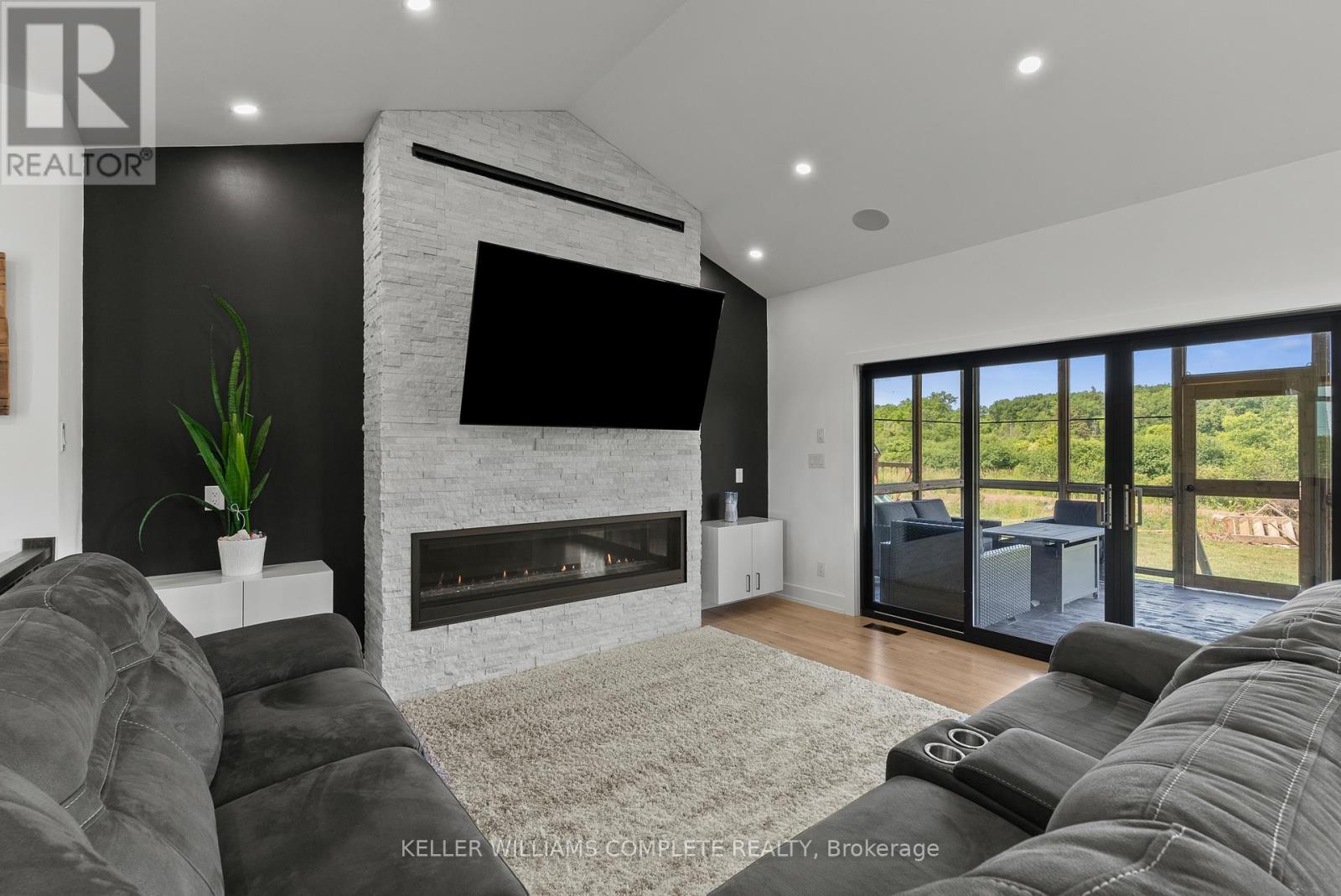 641 BURLEIGH ROAD N - 10
