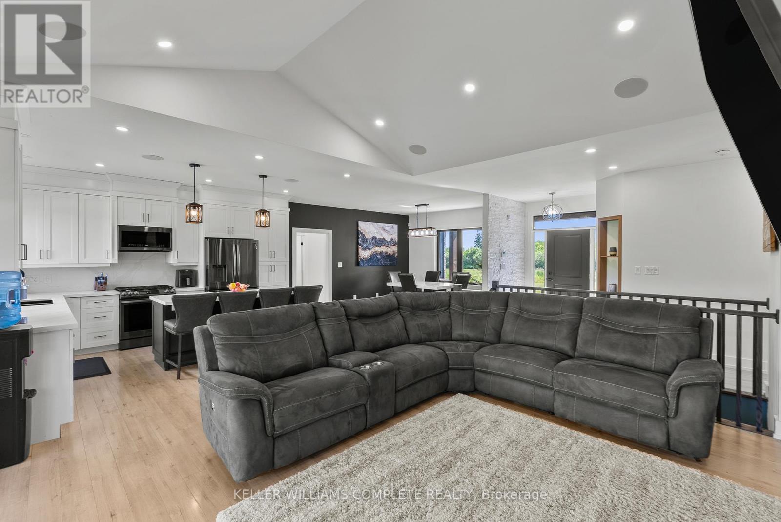 641 BURLEIGH ROAD N - 11