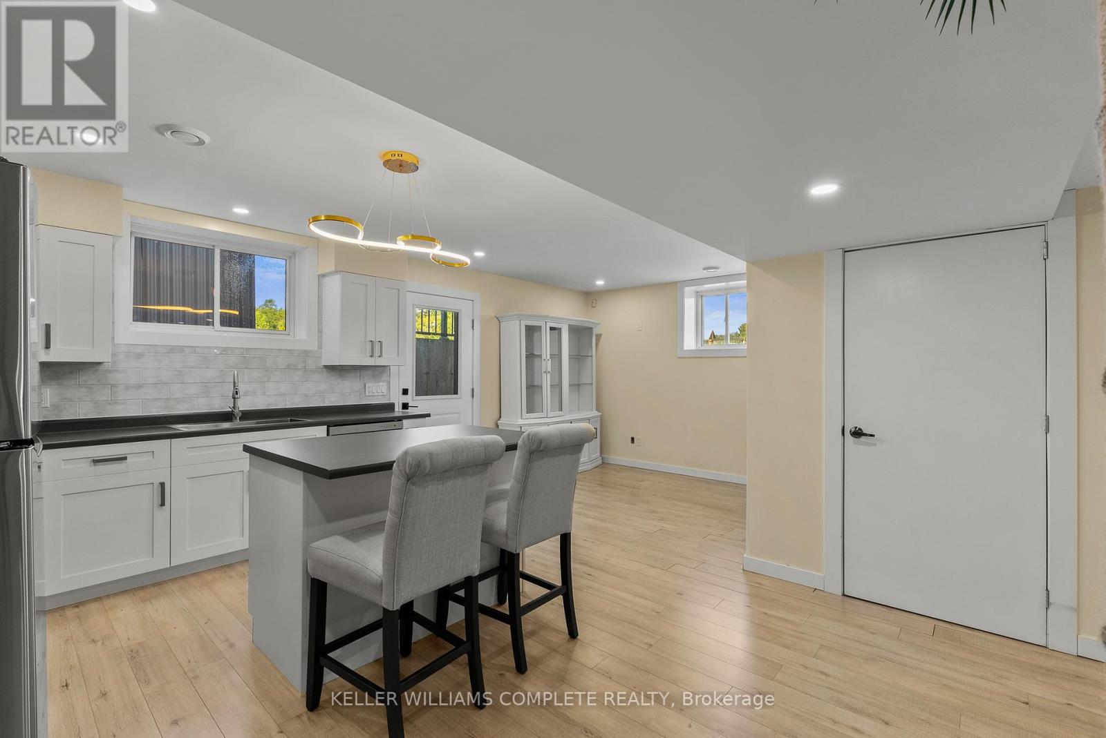 641 BURLEIGH ROAD N - 32