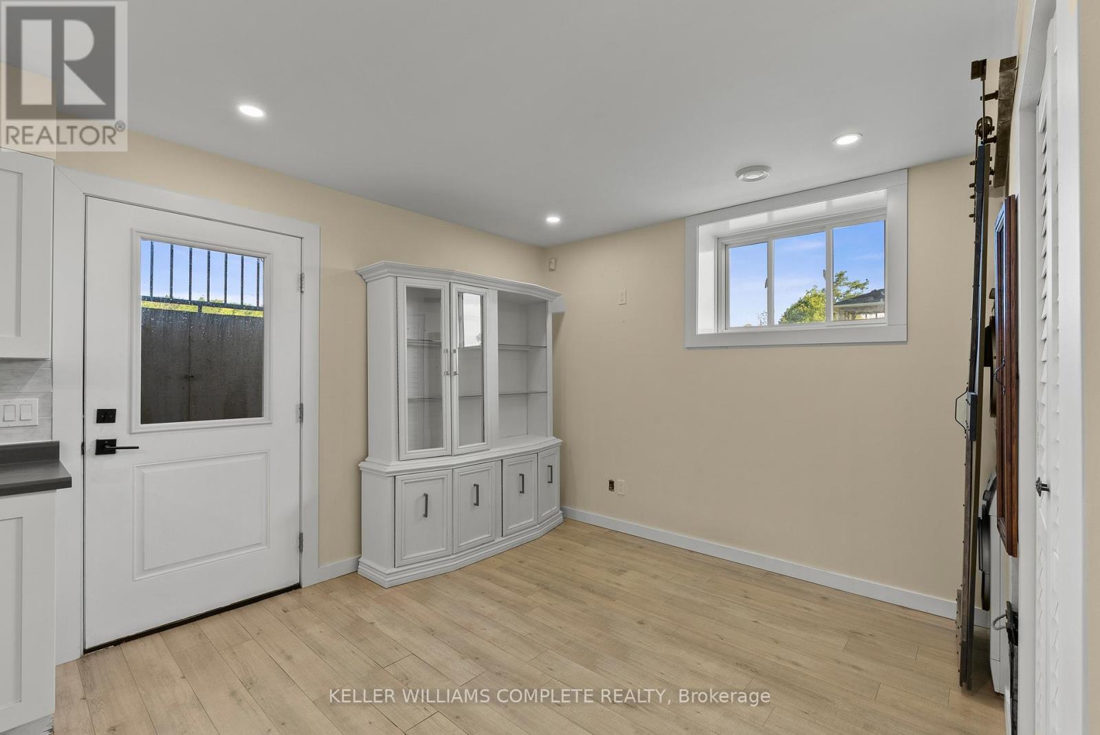 641 BURLEIGH ROAD N - 34