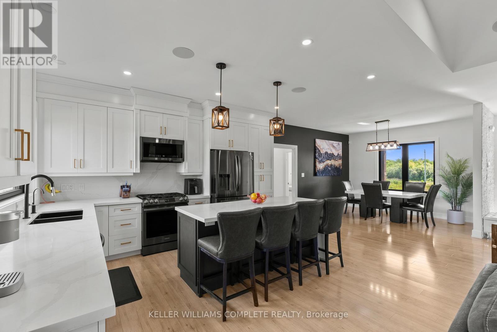 641 BURLEIGH ROAD N - 6