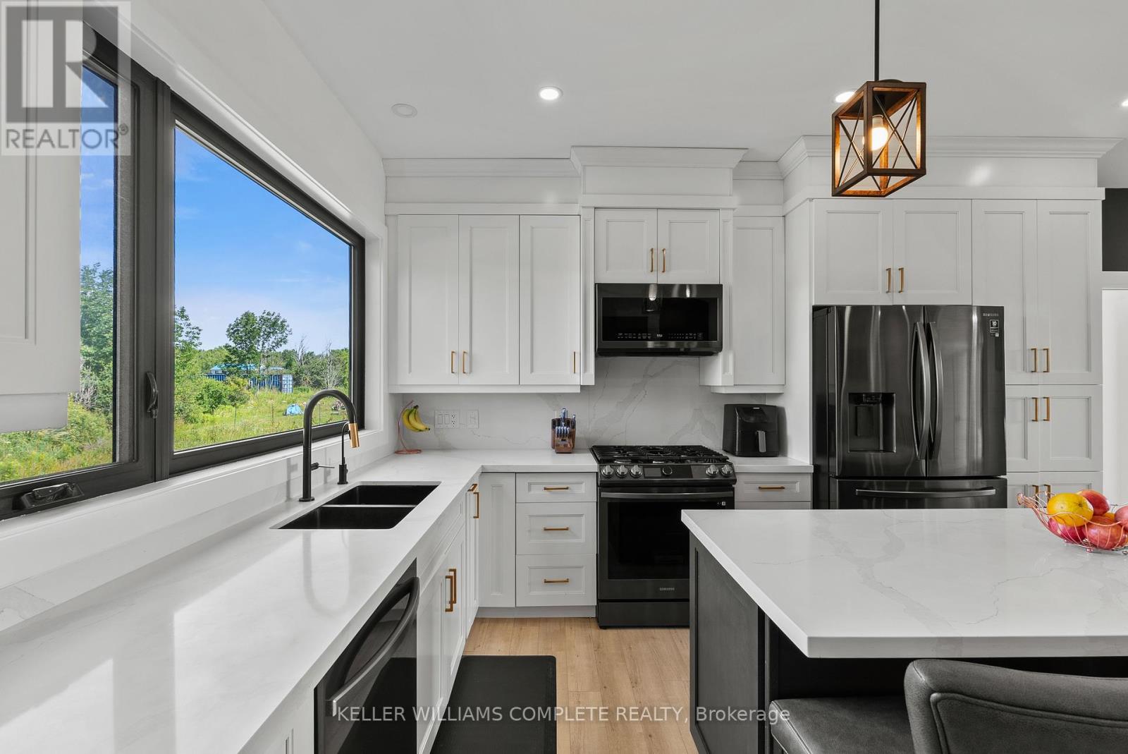 641 BURLEIGH ROAD N - 7