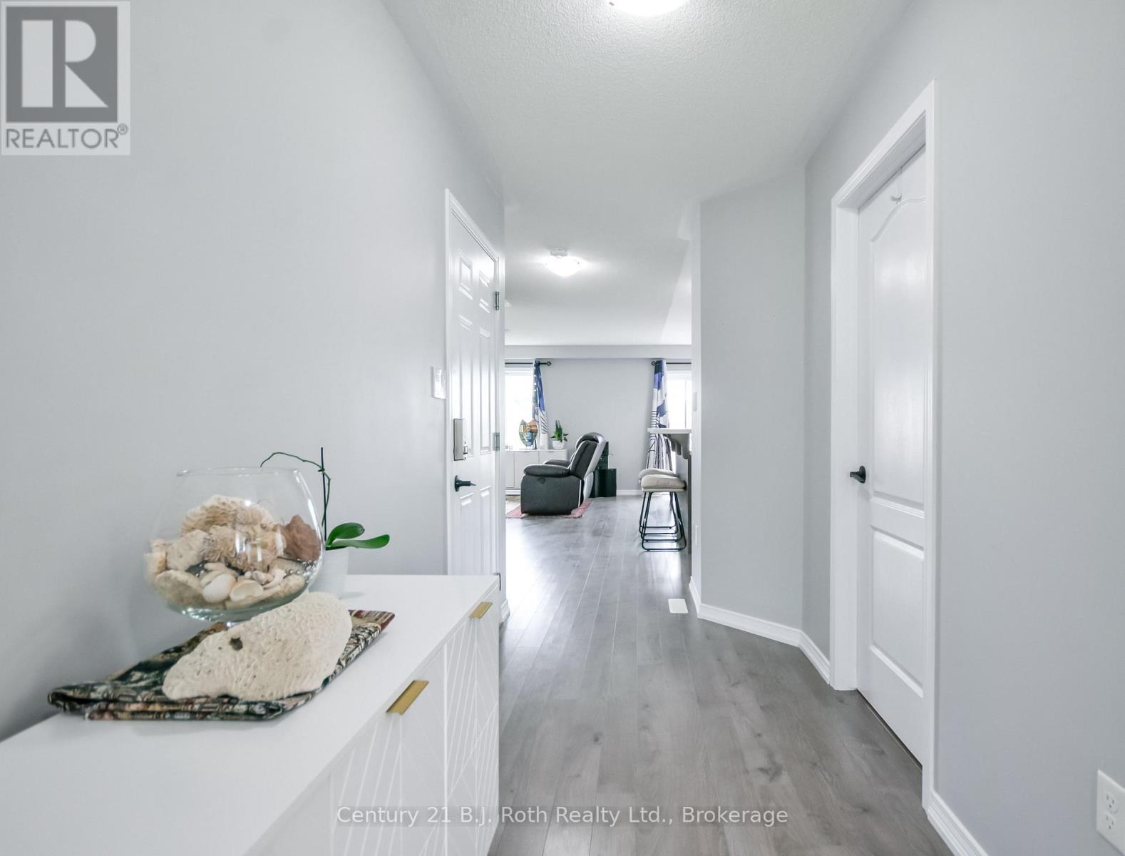 208 DIANA DRIVE - Image 3