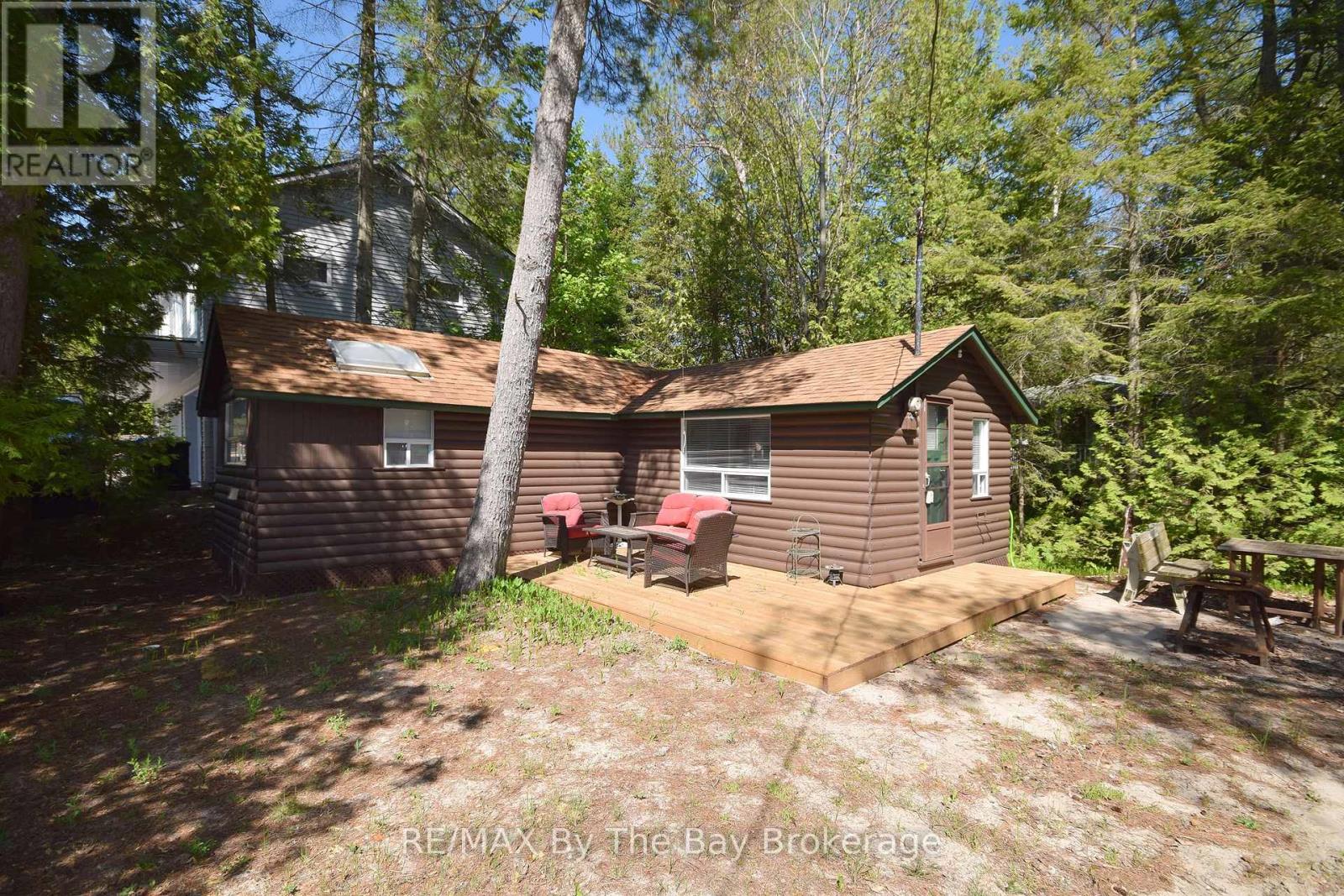 465 BLUEWATER LANE - 1