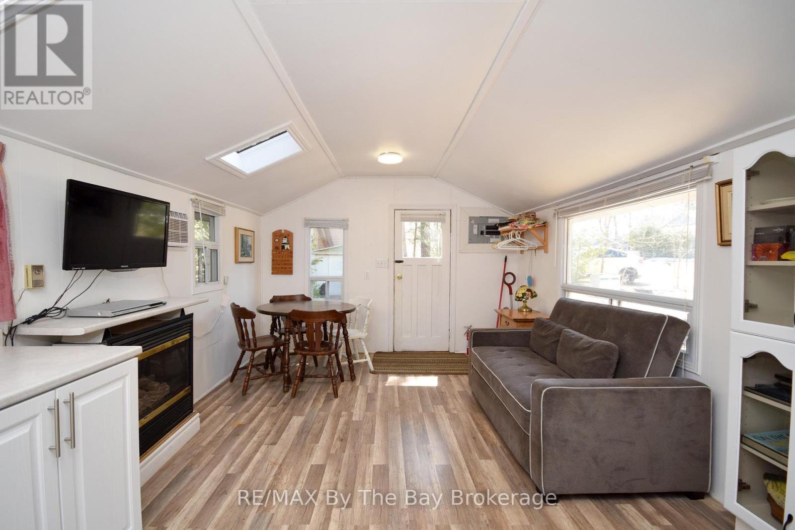 465 BLUEWATER LANE - 8