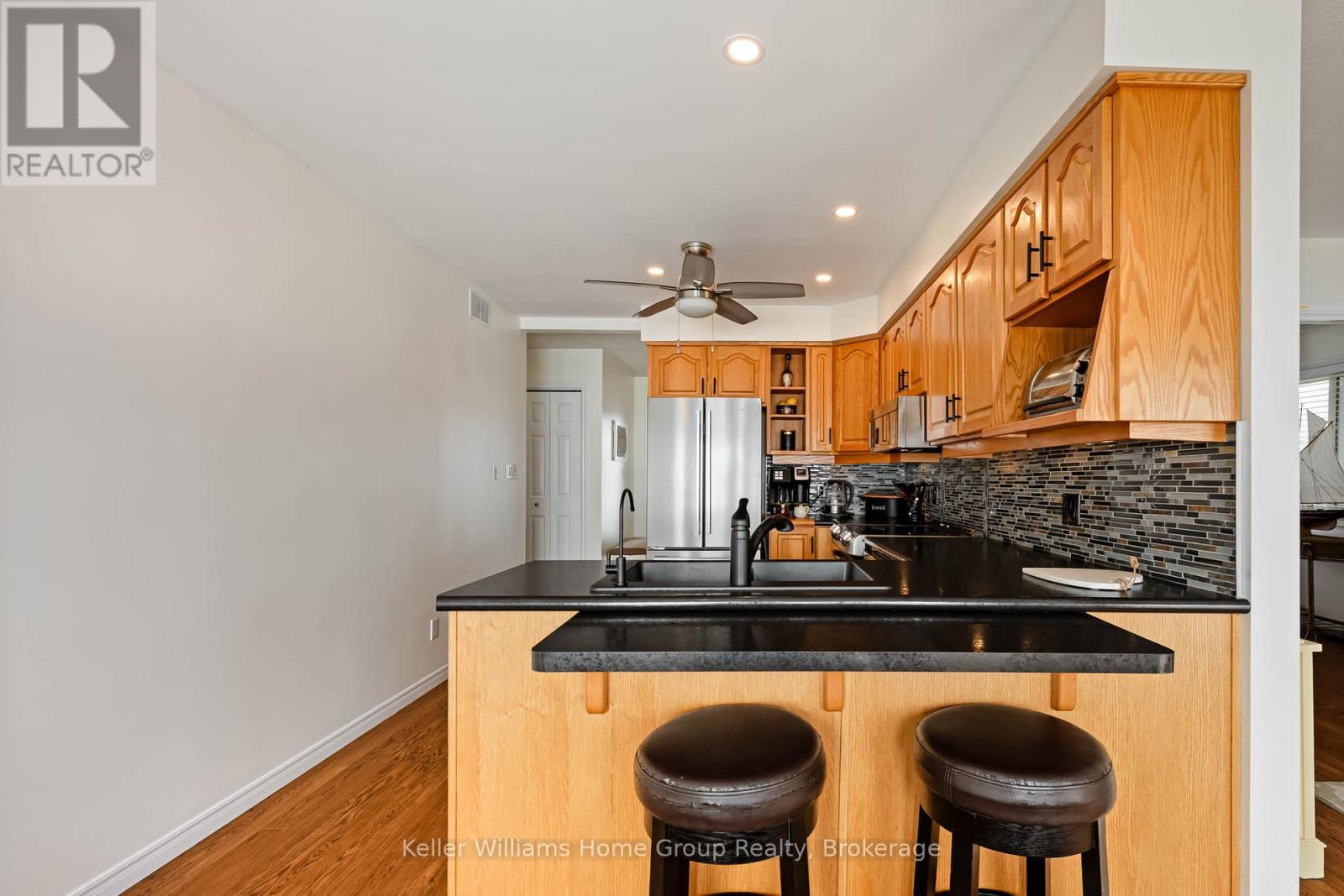 550 MAPLE AVENUE N - 16