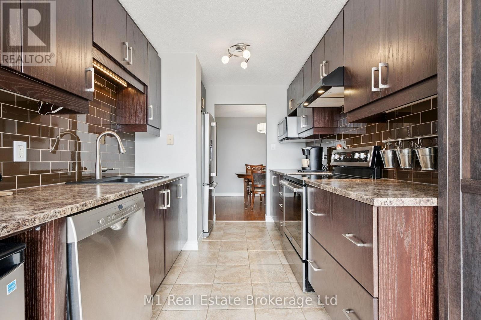 #PH2 55 BLUE SPRINGS DRIVE - 16