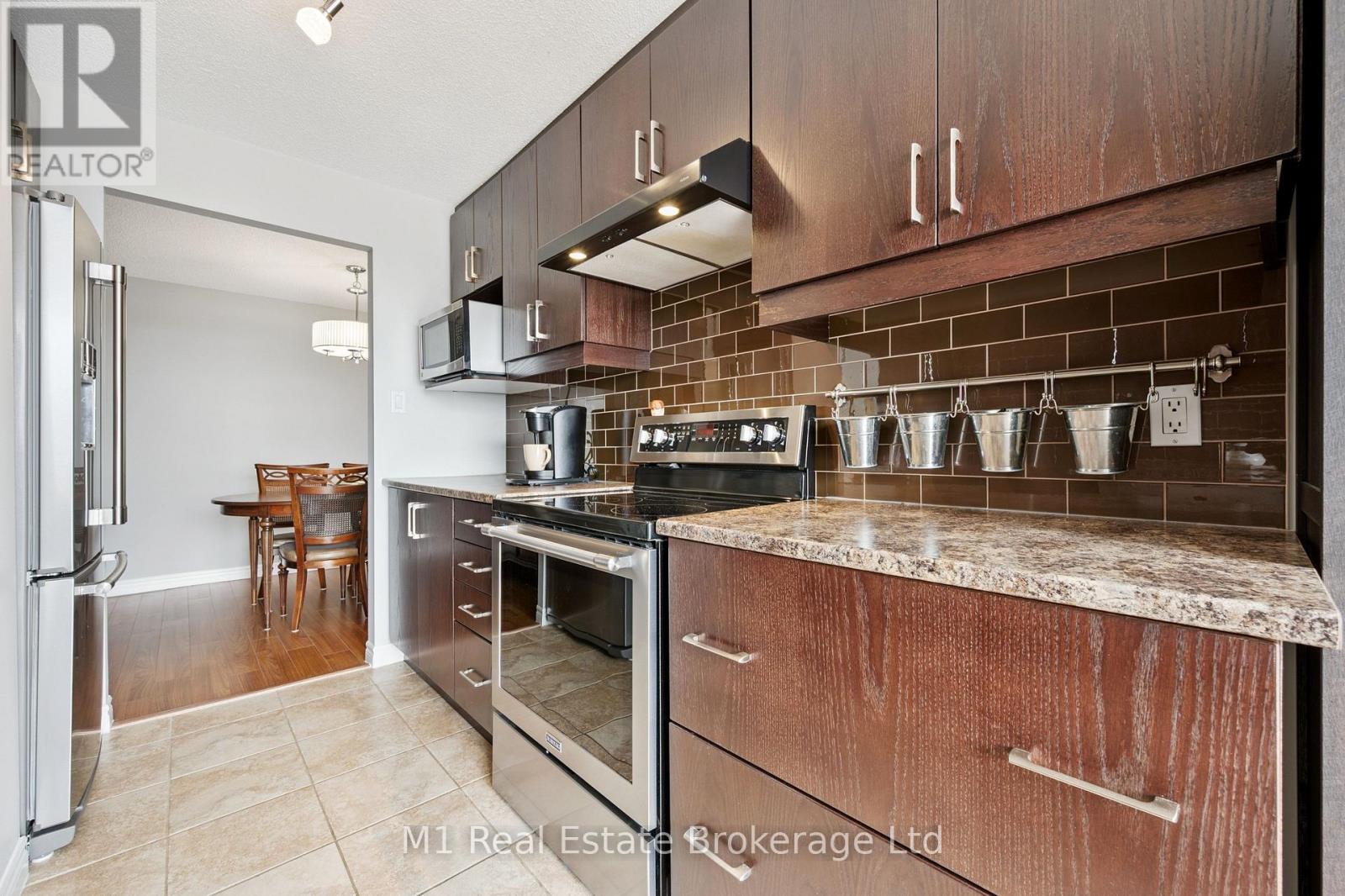 #PH2 55 BLUE SPRINGS DRIVE - 17