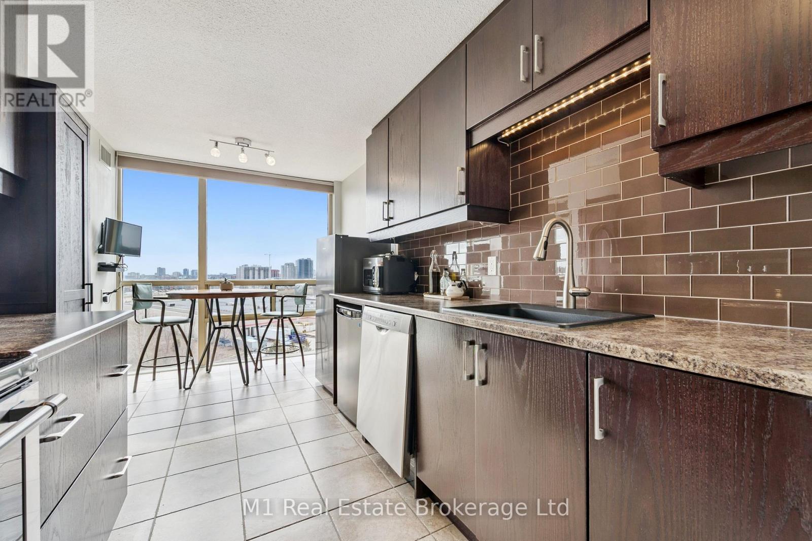#PH2 55 BLUE SPRINGS DRIVE - 18