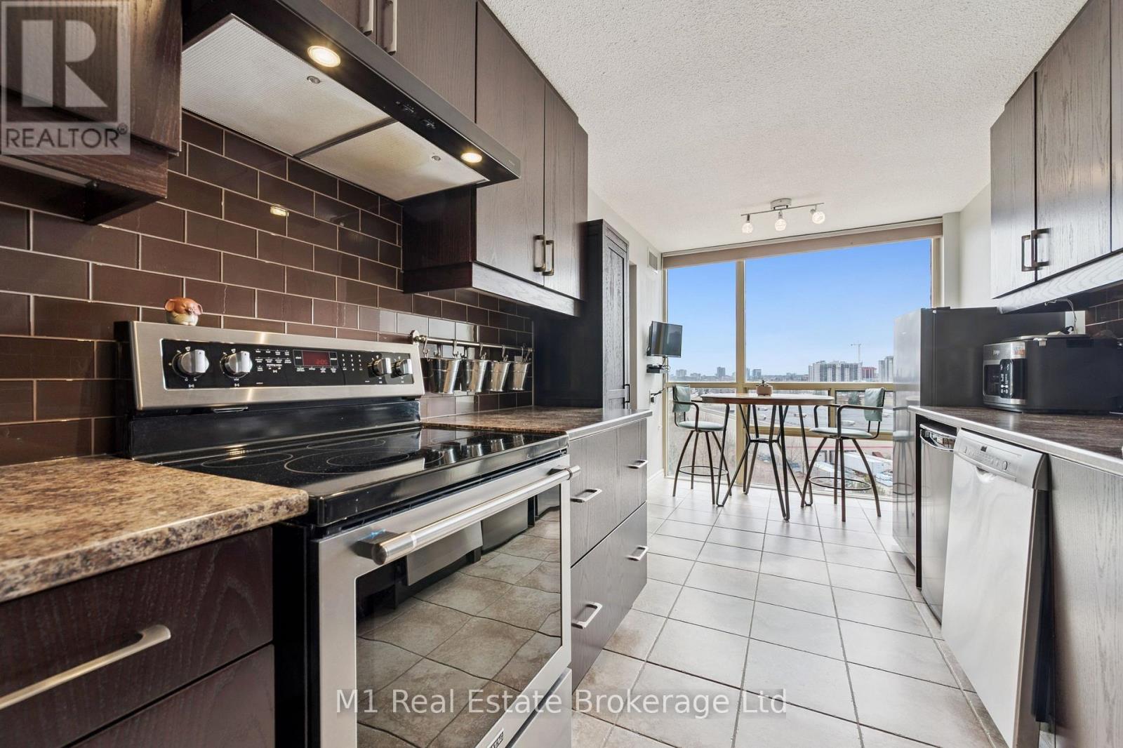 #PH2 55 BLUE SPRINGS DRIVE - 19