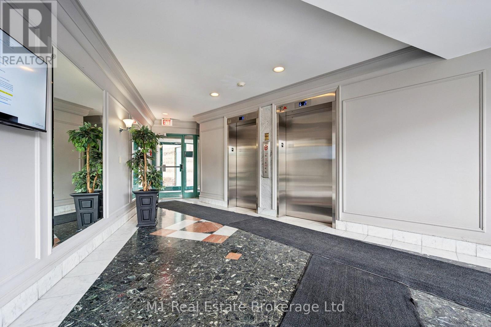 #PH2 55 BLUE SPRINGS DRIVE - 42