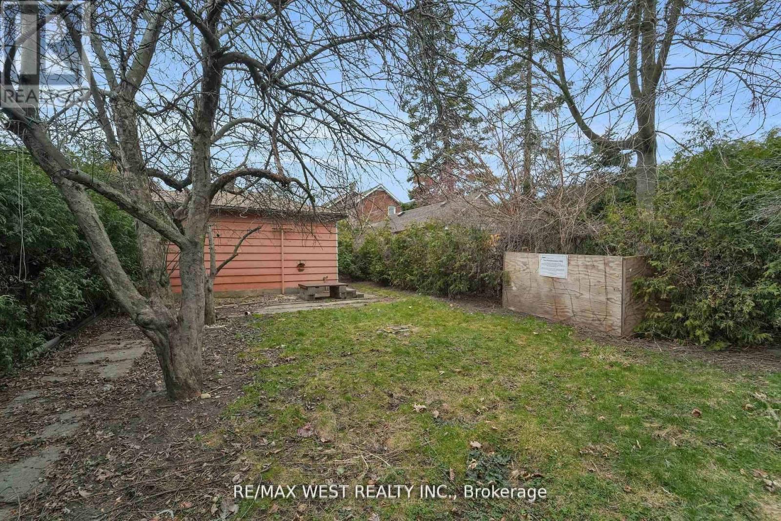 661 BERESFORD AVENUE - 16