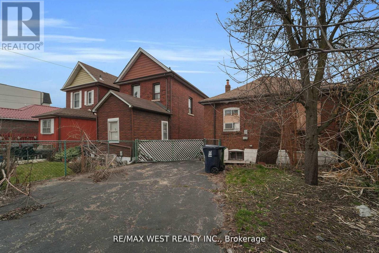 661 BERESFORD AVENUE - 19