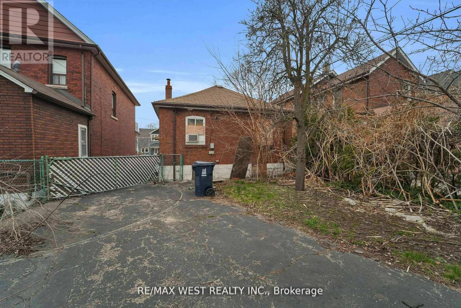 661 BERESFORD AVENUE - 20