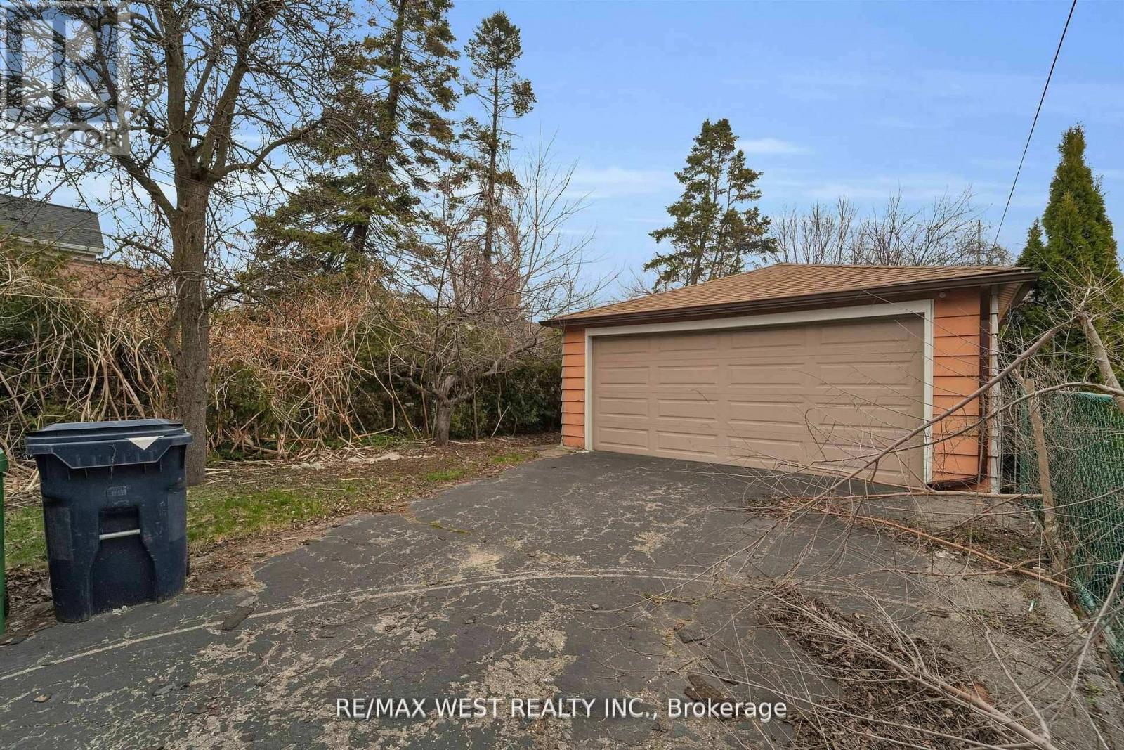 661 BERESFORD AVENUE - 21