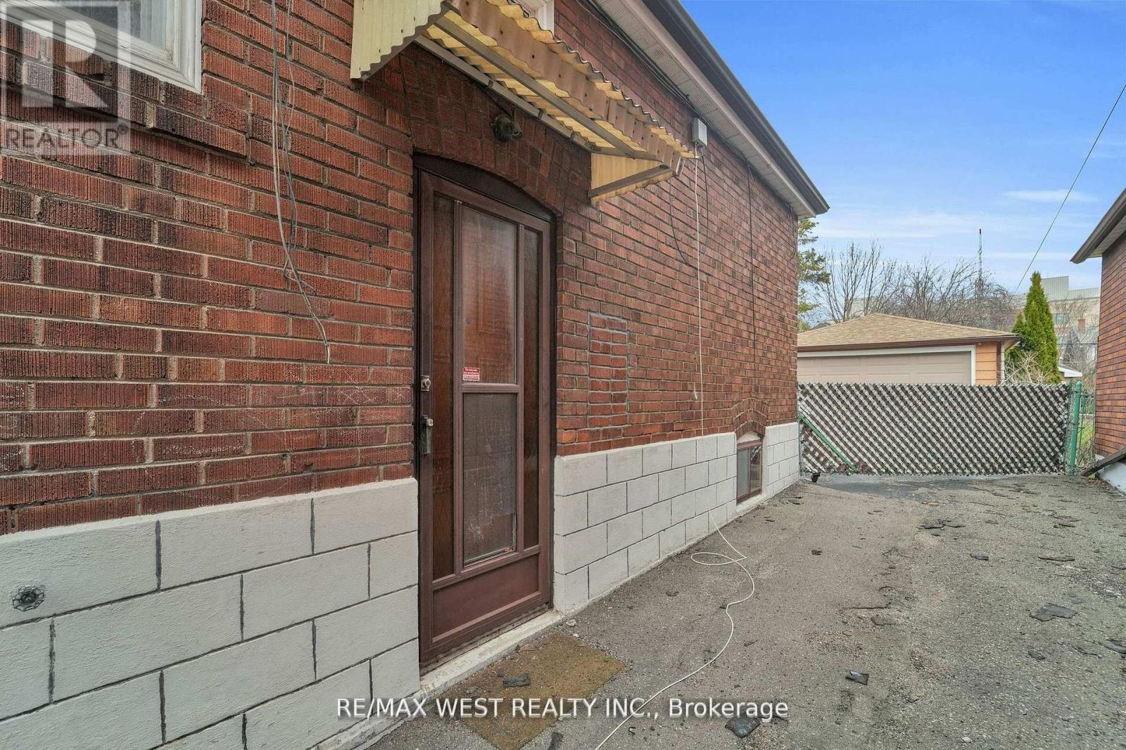 661 BERESFORD AVENUE - 22