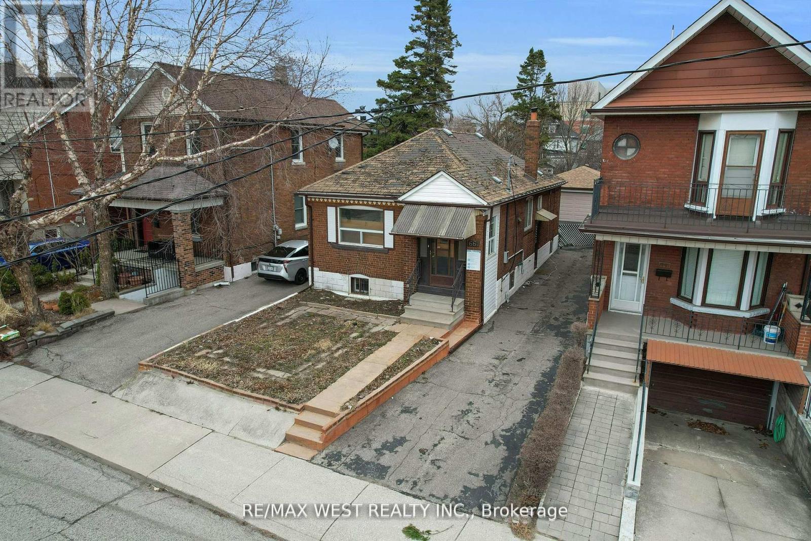661 BERESFORD AVENUE - 3