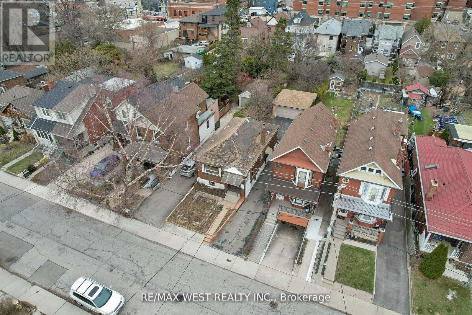 661 BERESFORD AVENUE - 33