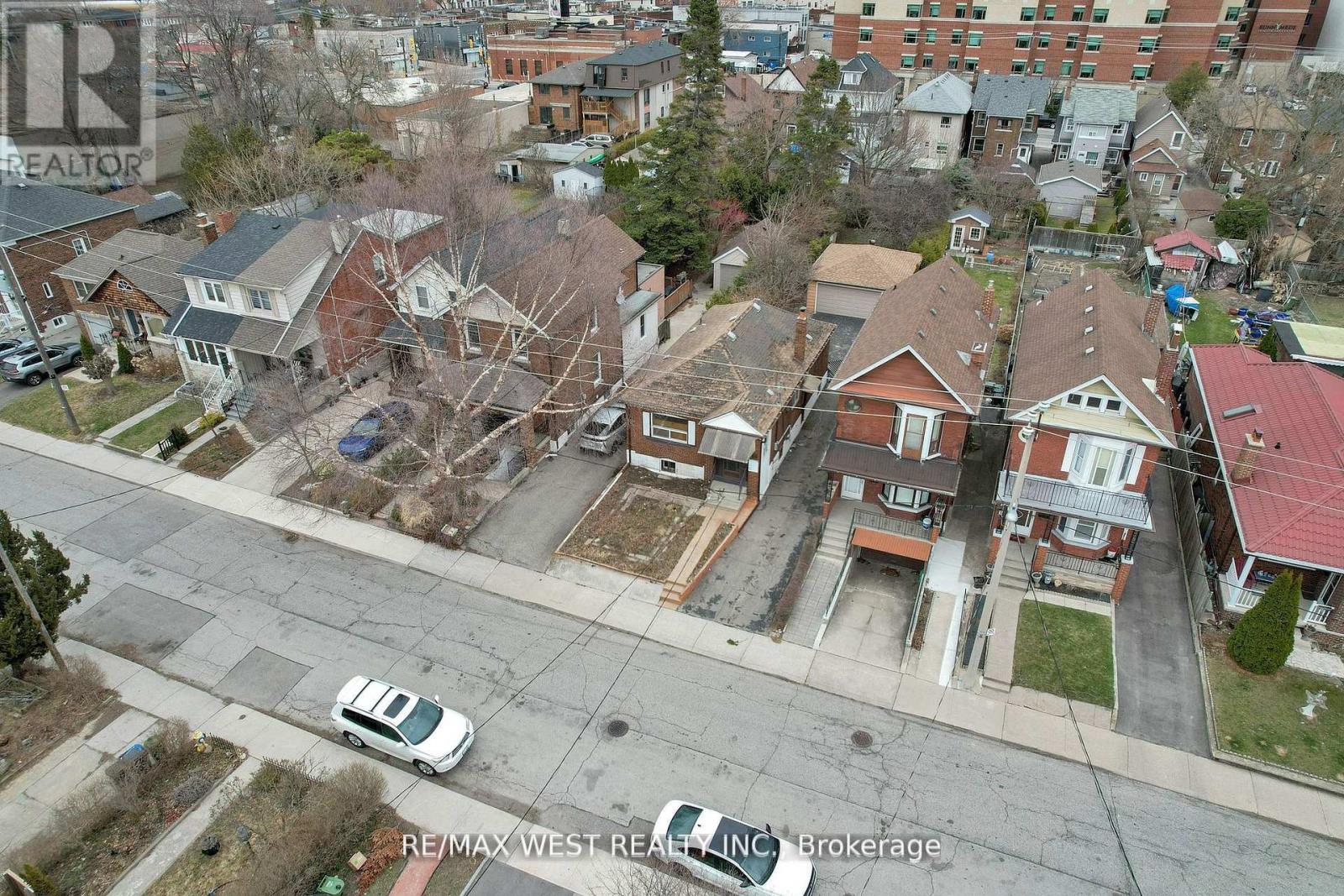 661 BERESFORD AVENUE - 35