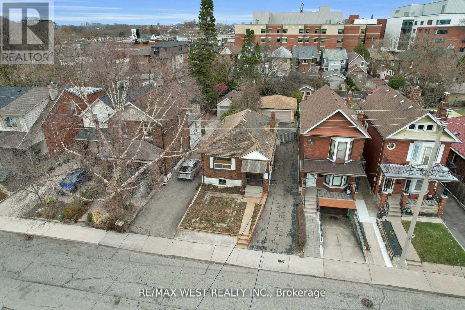 661 BERESFORD AVENUE - 4