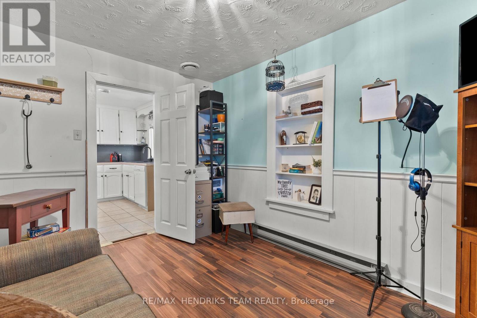 318 AQUEDUCT STREET - 12