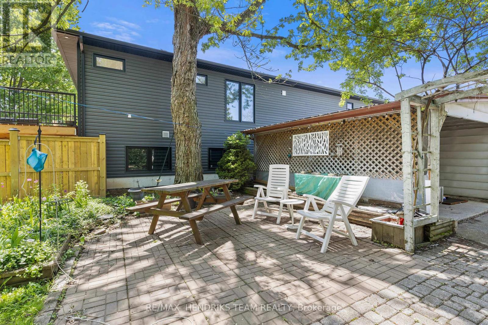 318 AQUEDUCT STREET - 18