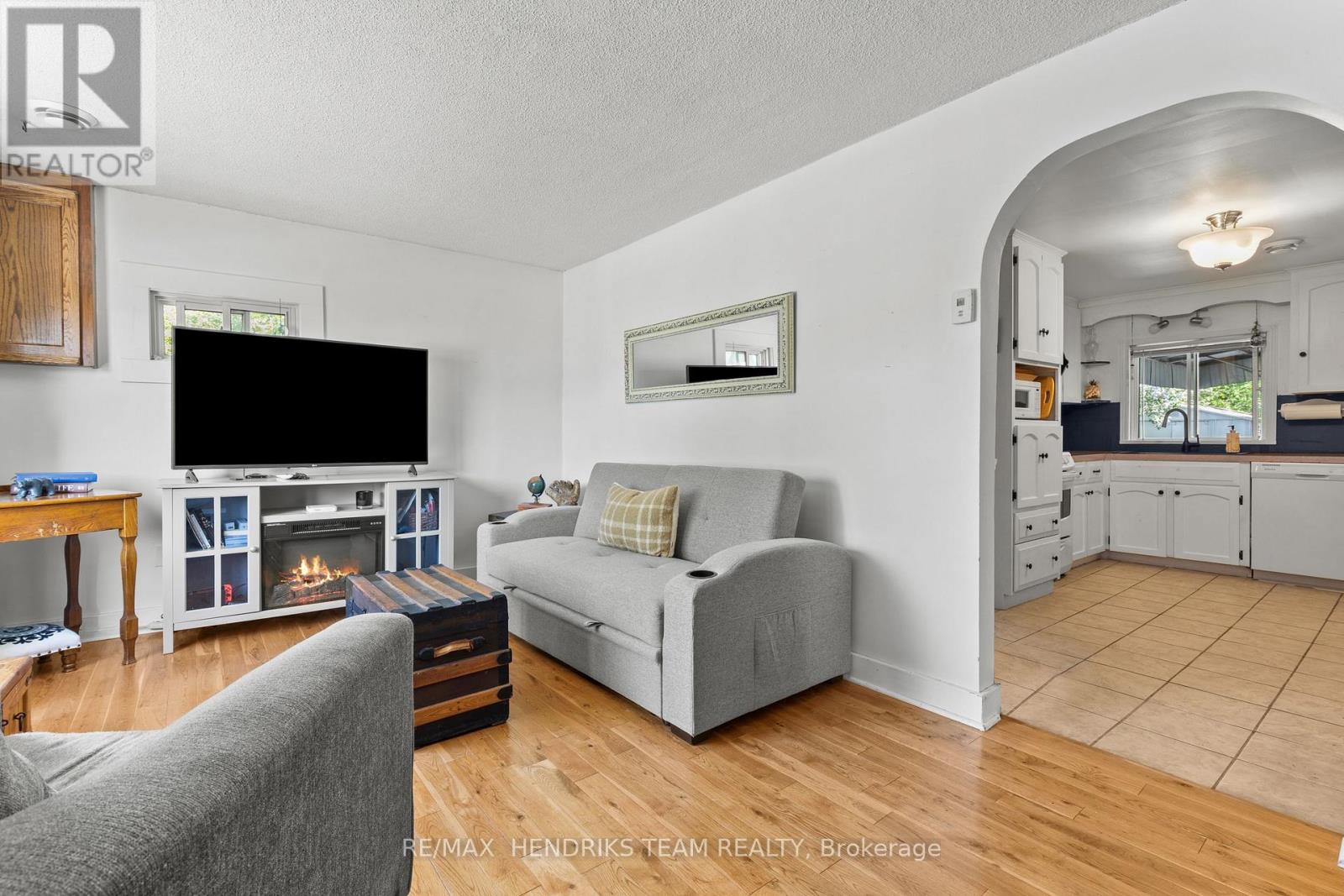 318 AQUEDUCT STREET - 4