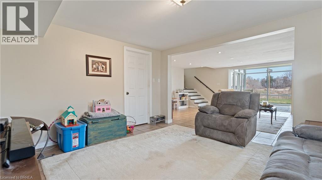 761 LYNDEN Road - 23