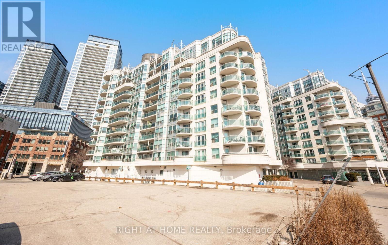 #219 600 QUEENS QUAY - 2