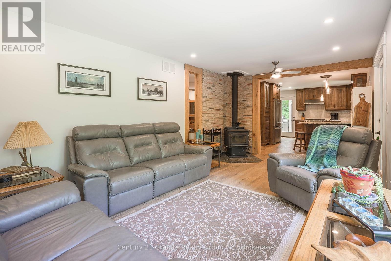 1283 WONDERLAND ROAD - 10