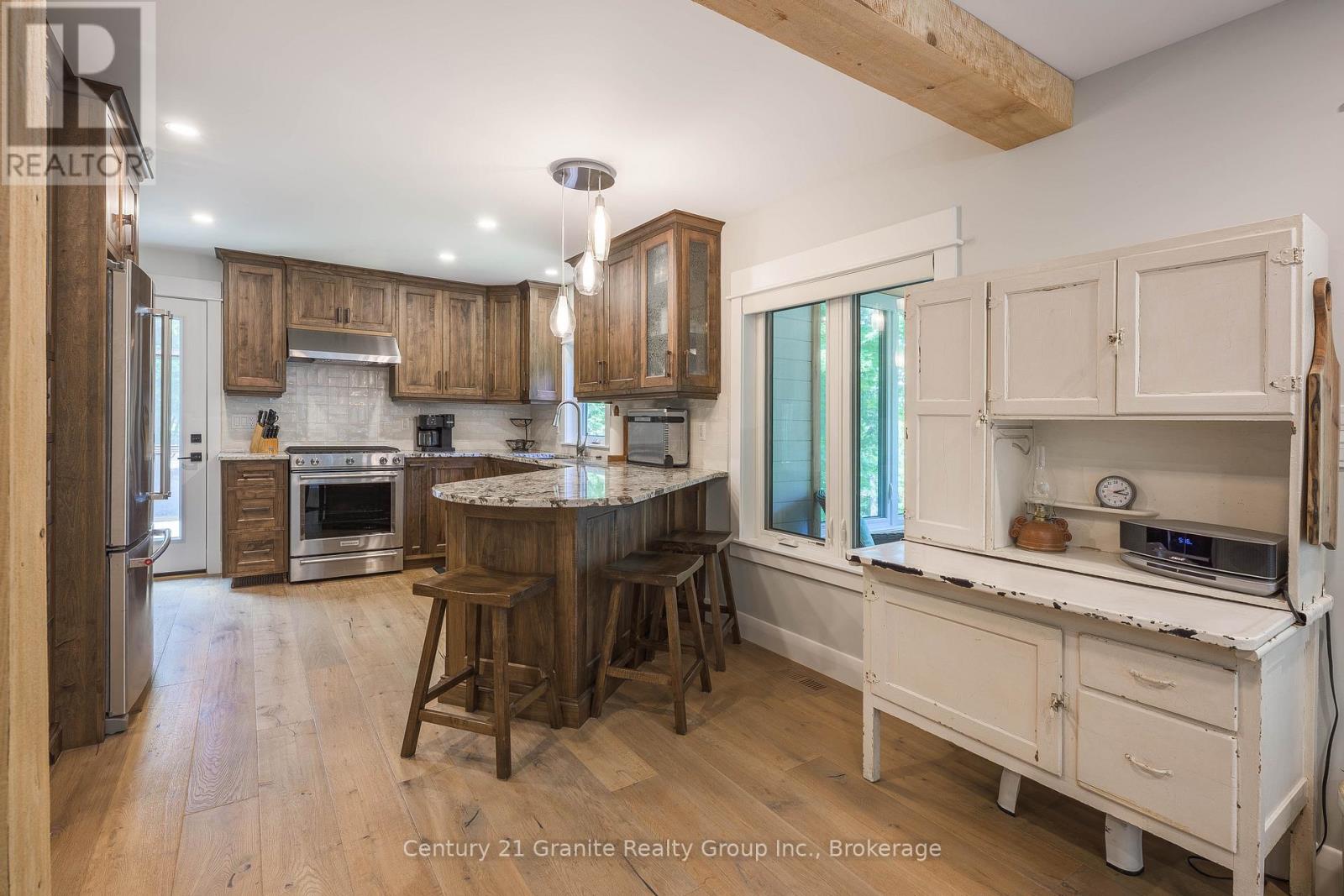 1283 WONDERLAND ROAD - 11
