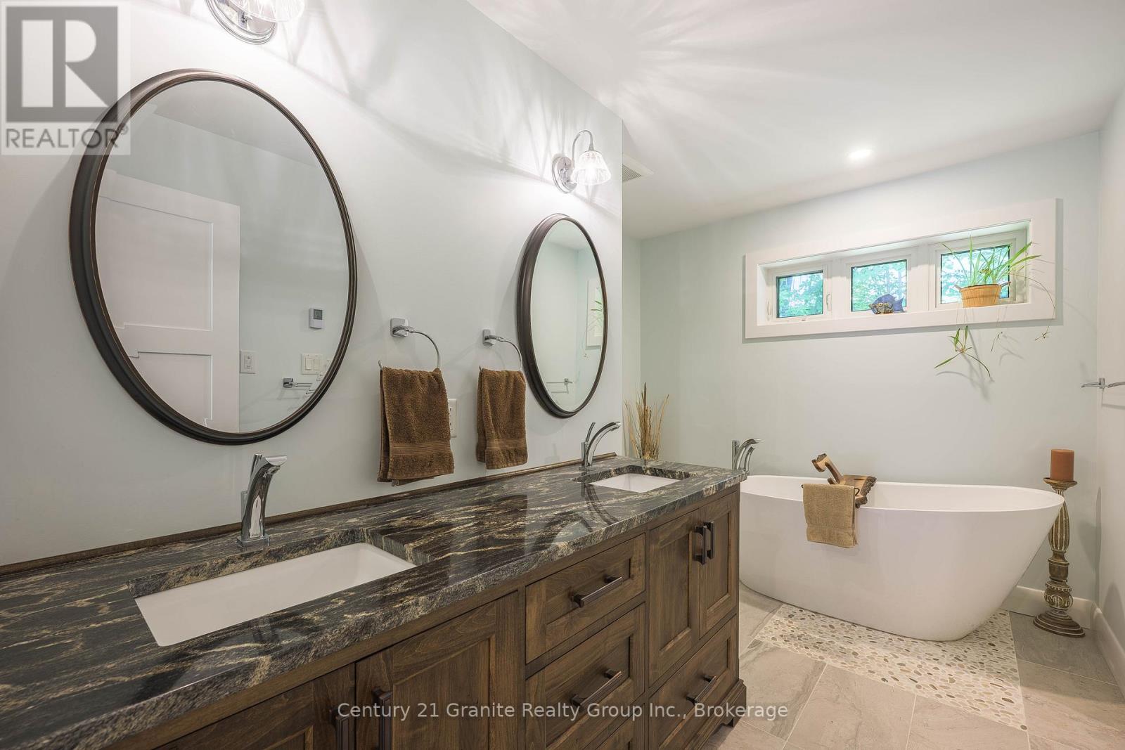 1283 WONDERLAND ROAD - 26