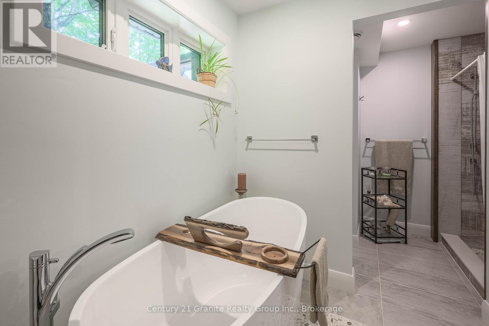 1283 WONDERLAND ROAD - 27