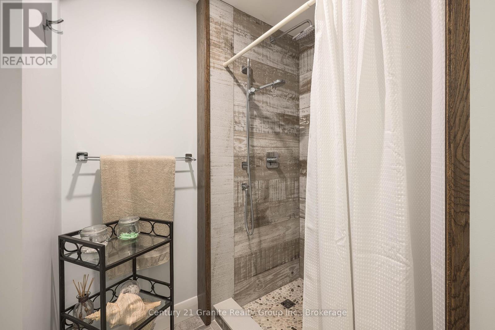 1283 WONDERLAND ROAD - 28