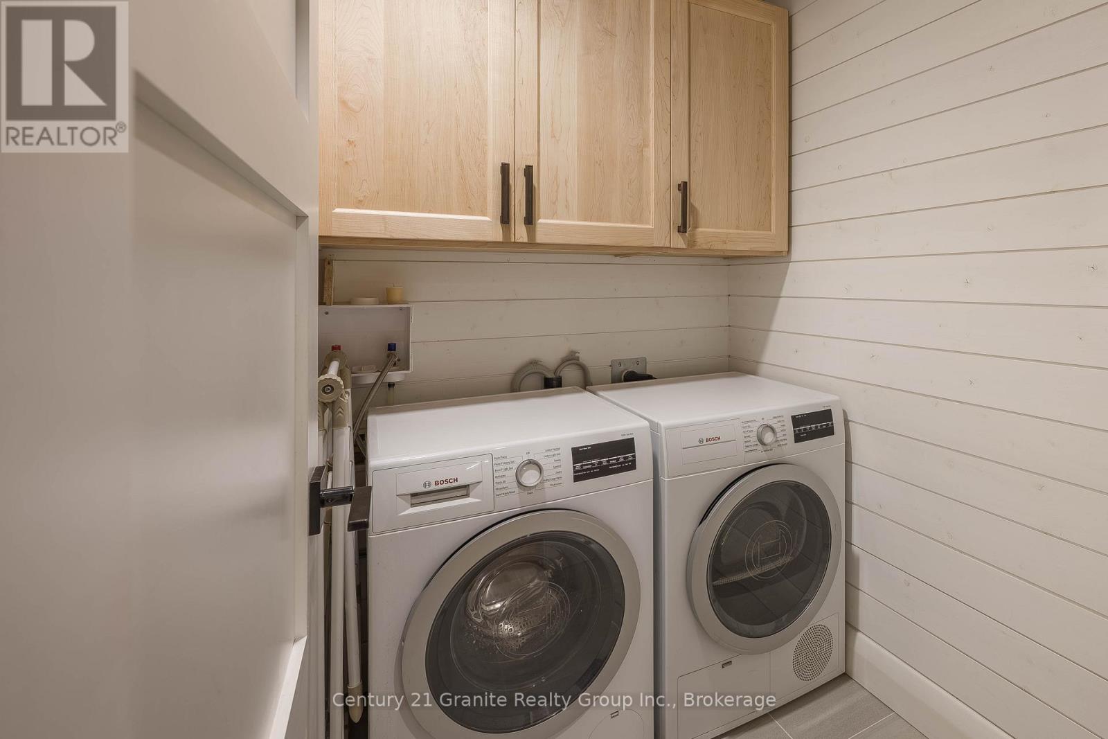 1283 WONDERLAND ROAD - 31
