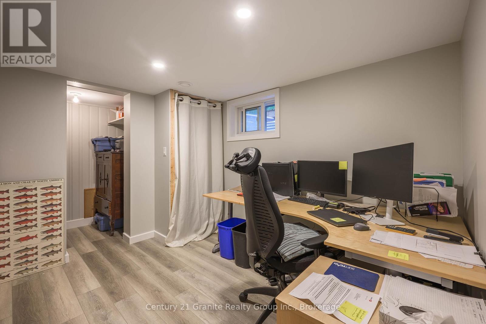 1283 WONDERLAND ROAD - 36